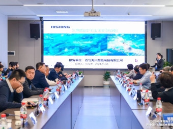 團(tuán)隊開會討論方案